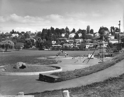 Dahl Field in 1970 (looking east.) Photo #28944, Seattle Municipal Archives Record Series 5801-1, Don Sherwood Parks History Collection.