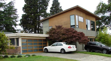 On Crest Drive NE in the Sand Point Country Club we see rebuilding trends. An original 1948 house on the left; on the right a previous house was torn down and this new one built in 2009.