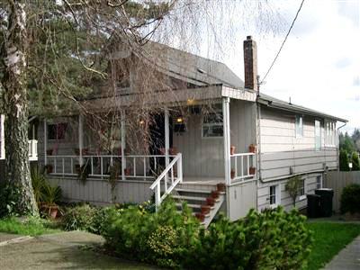 In hte wintertime the Voss family used to retreat to the house at 7318 34th Ave NE because it was smaller and easier to heat. It is likely that William Voss built this house first, in 1911.