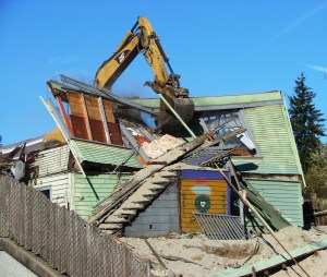 Demolition shovel front wall removal