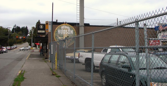 Looking northward on 15th Ave NE toward the intersection with Lake City Way NE. Hudson Pub is at 8014 15th Ave NE and next to it is the former second site of the Blue House. It became a gas station until 1974, and is now an auto repair shop.