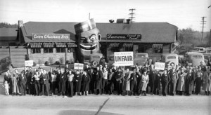 Labor protest demonstration in front of the Coon Chicken Inn in 1937. Photo courtesy of MOHAI.