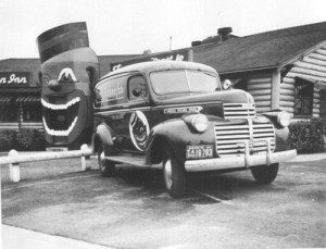 Coon Chicken Inn entrance and delivery vehicle. Photo Courtesy of Shoreline Historical Museum.